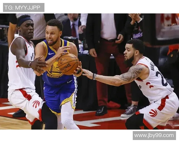 公牛队与猛龙队球员数据对比分析揭示比赛关键因素与战术布局 公牛队与猛龙队球员数据对比分析揭示比赛关键因素与战术布局