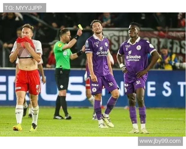 康斯巴达与前进之鹰的激烈对决揭示了足球战术与团队合作的重要性 康斯巴达与前进之鹰的激烈对决揭示了足球战术与团队合作的重要性