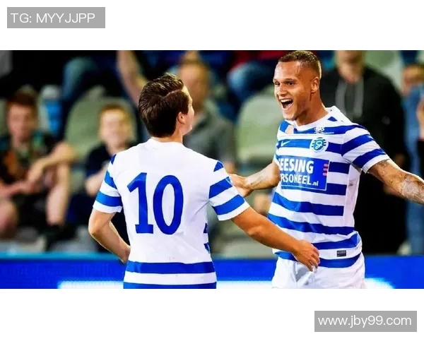 格拉夫与阿尔克马的激烈对决揭示足球战术的魅力与挑战