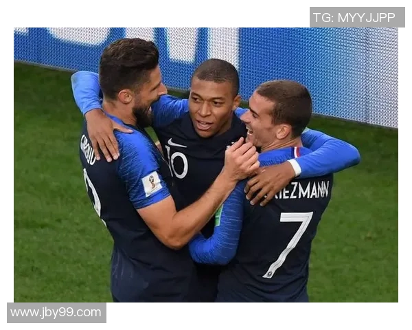 法国与爱尔兰足球队激战正酣谁能在这场较量中胜出