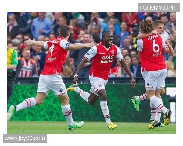 瓦尔韦与前进之鹰的激烈对决揭示足球战术与团队精神的较量