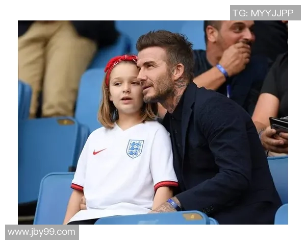 贝克汉姆重返曼城之夜传奇对决球迷热情高涨