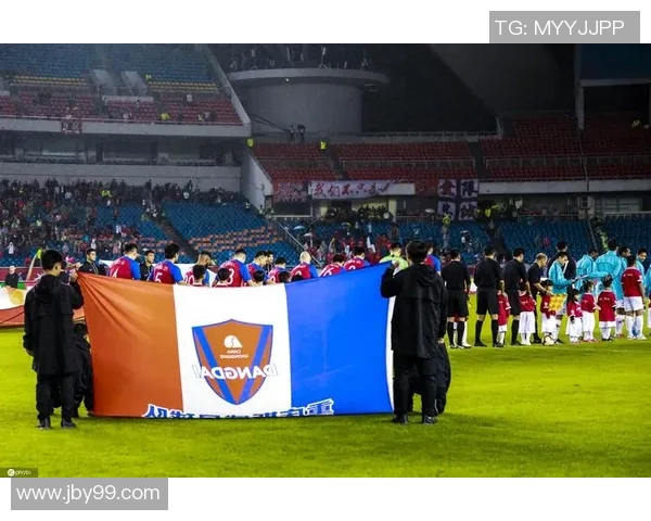 重庆斯威主场迎战申花期待精彩对决两队争夺积分势必火花四溅